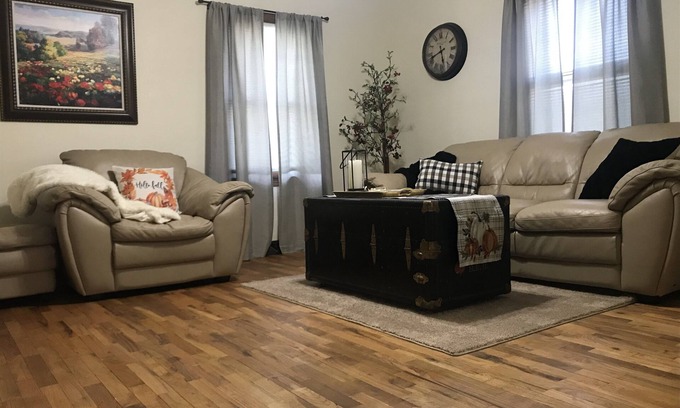 Pratt House | Restored Gem Just 2 Blocks from Downtown – Guest Rated 10/10