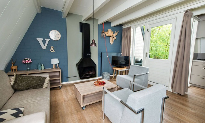 Bosgebied Hoenderloo House | Stylish Bungalow on De Veluwe with Pool and Kitchen Access