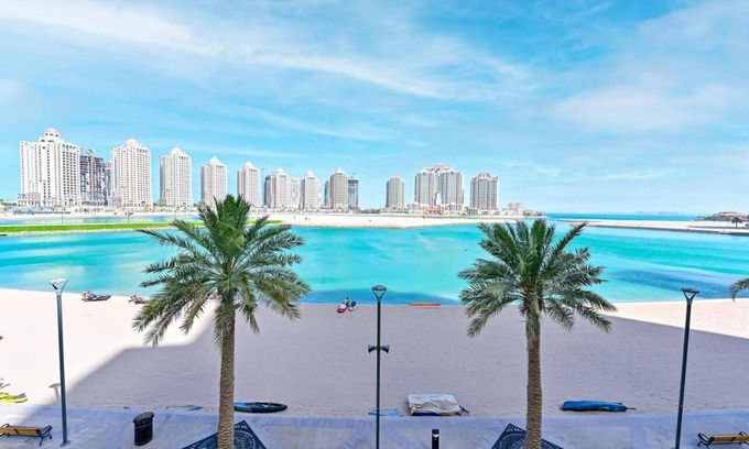 Doha House | Stunning Retaj Baywalk Residence with Oceanfront Pool