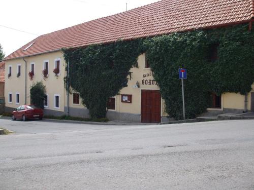 Sarospatak House | Discover Pet-Friendly Retreat at Retel Vitez Vendégház