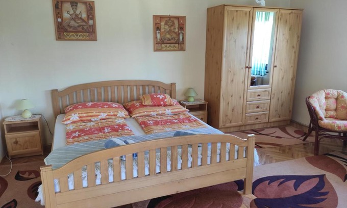 Gor House | Retro Retreat Gór - Pet Friendly with Oceanfront Views