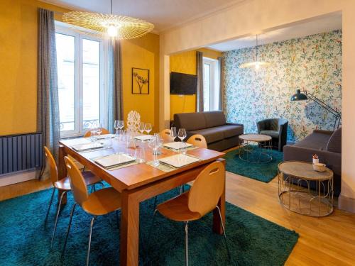 Poincare - Foch - Anatole France - Croix de Bourgogne Apartment | Retraite élégante à Nancy avec 3 chambres spacieuses - FR-1-584-342