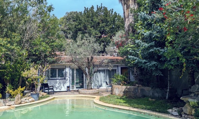 La Valentine House | Tranquil Tropical Retreat with Ocean Views in Marseille