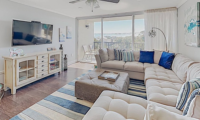 North Litchfield Beach Condo | Oceanfront Retreat 414: Impressive Views & Minutes to Beach