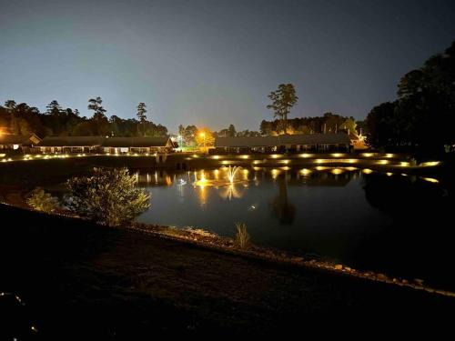 Longview House | Discover Family-Friendly Retreat at Premier Parks - 4 Star