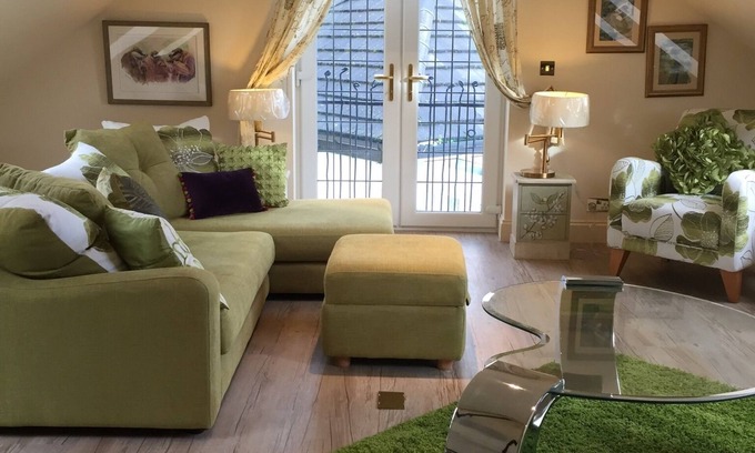 Ayr Bed & Breakfast | Experience Relaxation at The Knowe Auchincruive Estate