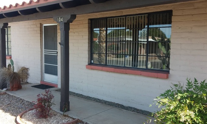 Green Valley Fairways House | Ideal Retreat for Two or More with Pool and Breakfast