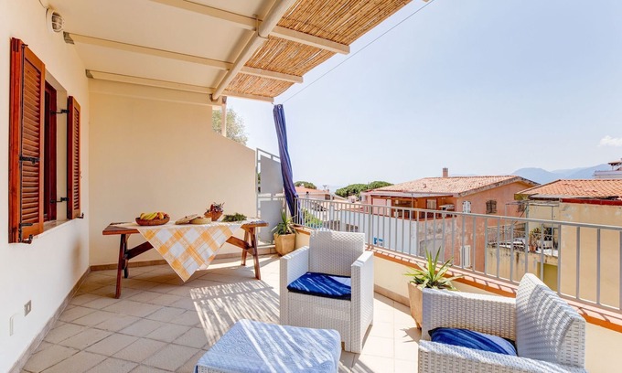 Cala Gonone Apartment | Oceanfront Bliss at Belvilla by OYO La casa del Porto