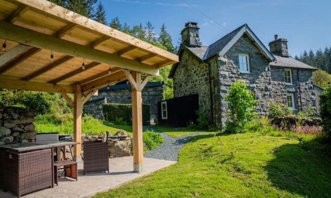 Bouvet Island House | Escape to Coed Y Brenin Forest - Family & Pet Friendly