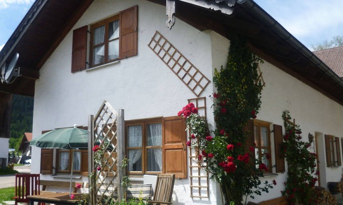 Unterammergau House | Cozy Holiday Home in Unterammergau with Pet-Friendly Perks