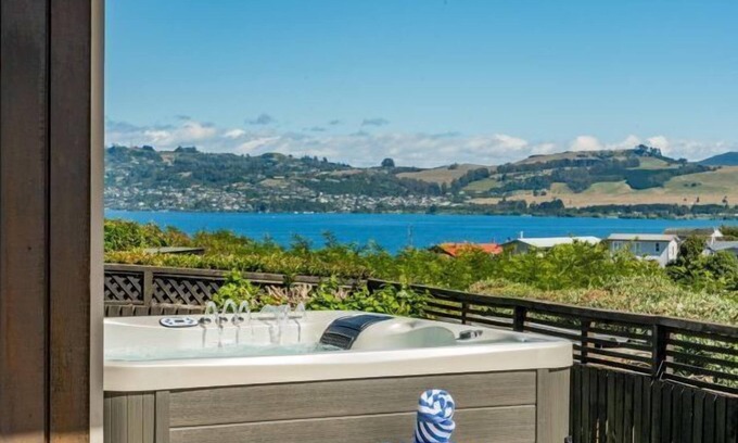 Hilltop House | Top-Rated Spa Retreat on Harvey Street, Taupo