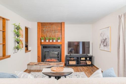 Appleton House | Family-Friendly Retreat on Ridgeview - Pet and Child Welcome