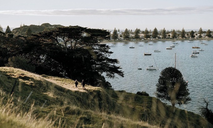 Mount Maunganui Apartment | Beautiful Retreat on Rita with Oceanfront Pool & Views