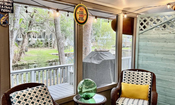 Homosassa Villa | Guest Rated 9.8: Retreat on the Creek Duplex Home