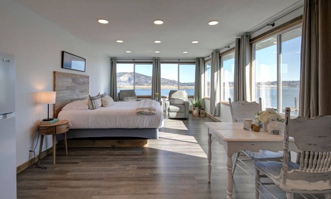 South Bend Apartment | Discover the Oyster Bay Hideaway Suite with Family-Friendly Amenities