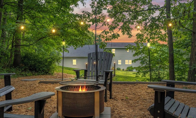 Newport House | Idyllic Retreat with Scenic Views, Hot Tub & Espresso Bar