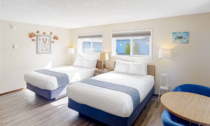 Bandon House | Relaxing Retro Beach Getaway with Oceanfront Views