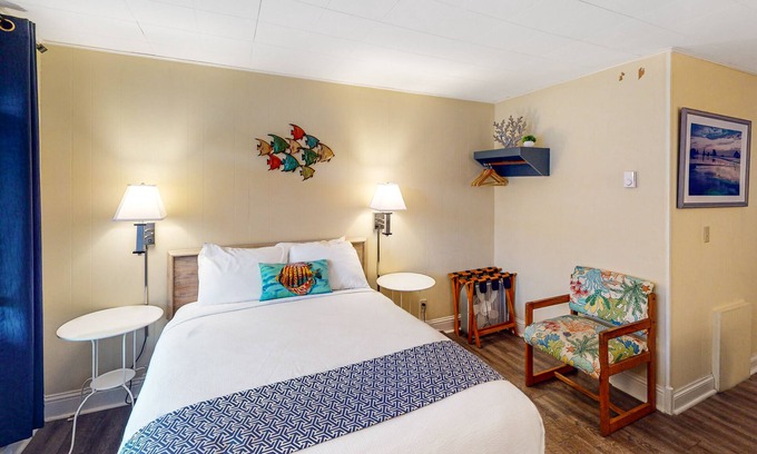 Bandon House | Quaint Beach Retreat: Fast WiFi & Steps to Downtown Fun