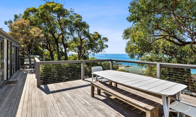 Lorne House | Coastal Retreat - Enjoy Ocean Views at Retro Beach Vibes