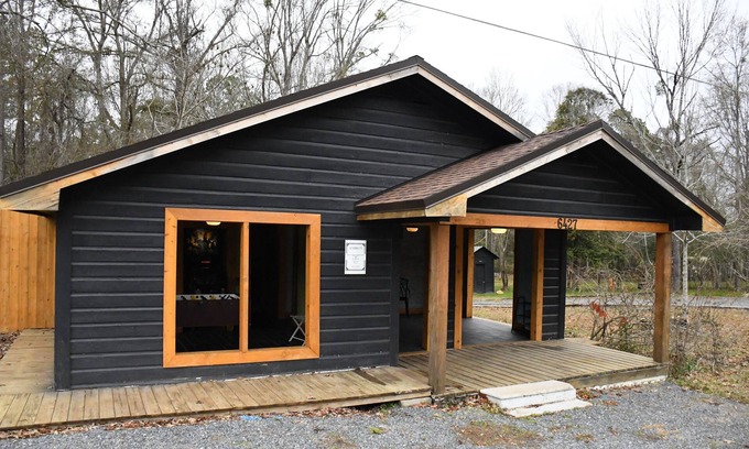 Chatham House | Cozy Retro Camper Stay Near Caney and Chatham Lakes