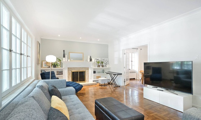Cote-Des-Neiges—Notre-Dame-De-Grace Condo | Retro-Chic Two-Floor Home in Montreal - Rated 10/10