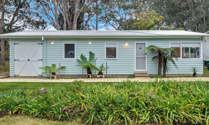 Mossy Point House | Coastal Cottage with Oceanfront Views for Memorable Stays