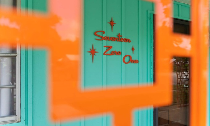 Coleman House | Experience Retro Vibes at Bonnevilla - Rated 9.8/10!