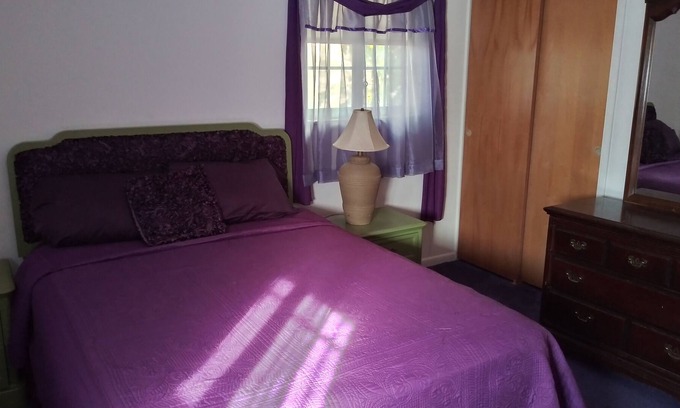 Parkdale House | Retro Decor 2 BR Ranch with sofa sleeper