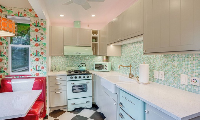 El Sobrante Apartment | Retro El Sobrante Apartment: Family-Friendly Getaway!