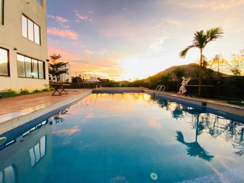 Lonavala Hotel | Discover Retro Forest Resort Lonavala with Pool and Breakfast