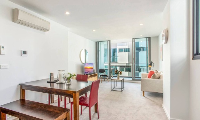 Doncaster Apartment | Trendy Retreat with Pool near Westfield Doncaster