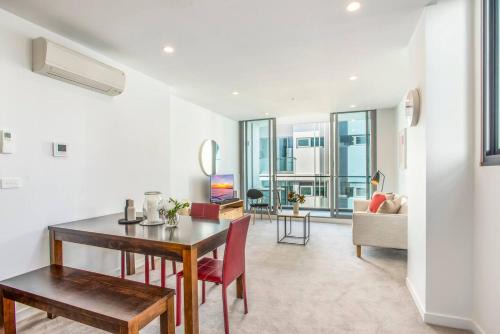 Doncaster Apartment | Trendy Retreat with Pool Steps from Westfield Doncaster