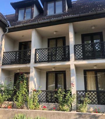 Malyi Hotel | Charming Retro Motel Mályi with Oceanfront Views & More