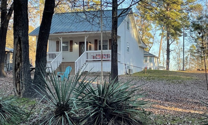 Avinger House | Unforgettable Retro Retreat at Lake of the Pines, 10/10 Stay