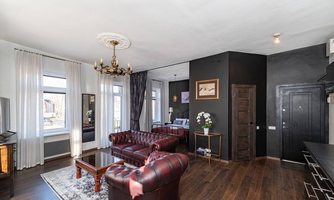 Old Town Apartment | Retro Studio Apartment in Old Town with Pet-Friendly Amenities