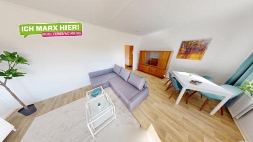 Markersdorf Apartment | Retrocharme trifft Moderne, 400m bis zur Buslinie 39,52 & 53, WLAN