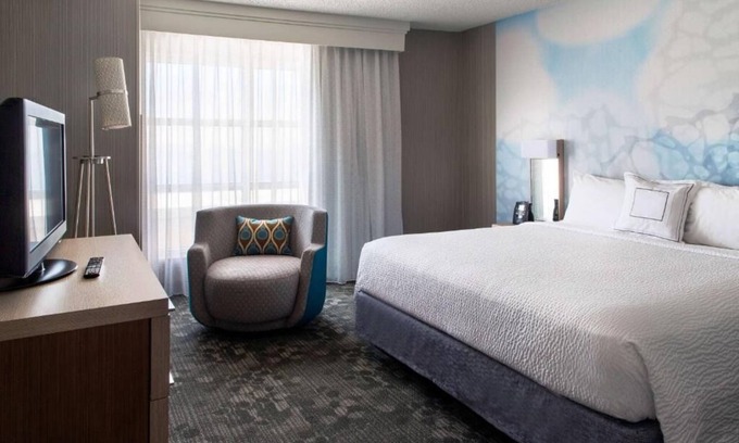 Emeryville Resort | Indulge in Comfort: Indoor Pool & Close to Fox Theater