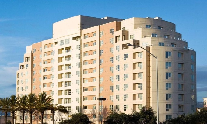 Emeryville Hotel | Indulge in Comfort Near Emeryville Community Garden
