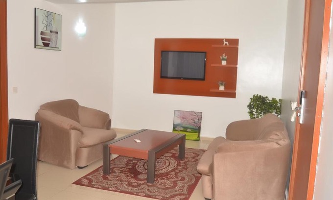 Lokoja Hotel | Reverton Hotels: Family-Friendly Stay with Pool & Hot Tub