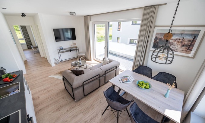 Lohme Apartment | Revier Albatros - Villa Zweite Heimat: Elegant Oceanfront Retreat