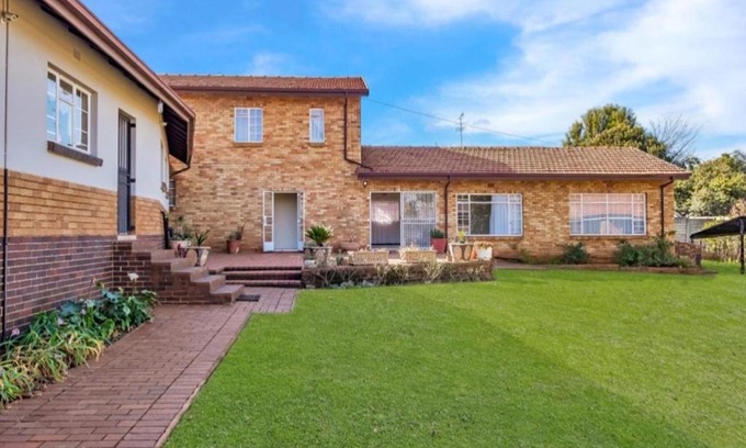Greater Johannesburg Metropolitan Area House | Pet-Friendly Revive Haven Guesthouse with Hot Tub & Kitchen