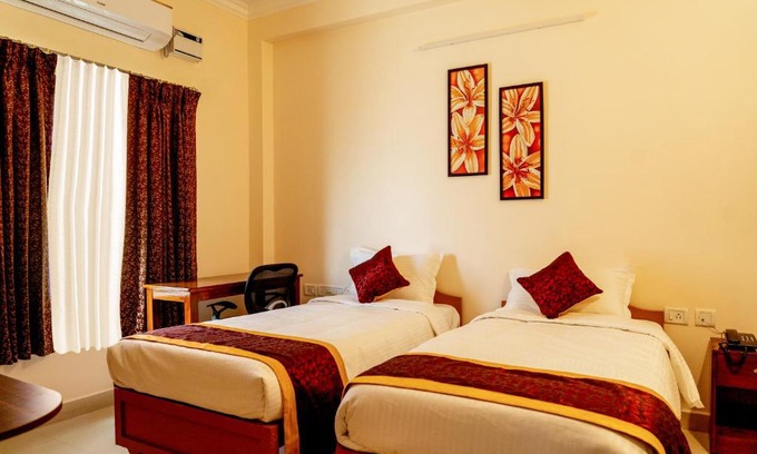 Urapakkam Hotel | Discover Revostay Royel: Family-Friendly with Dining Options