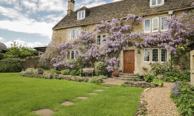 Chippenham House | Pet-Friendly Reybridge House: Cozy Retreat in Lacock