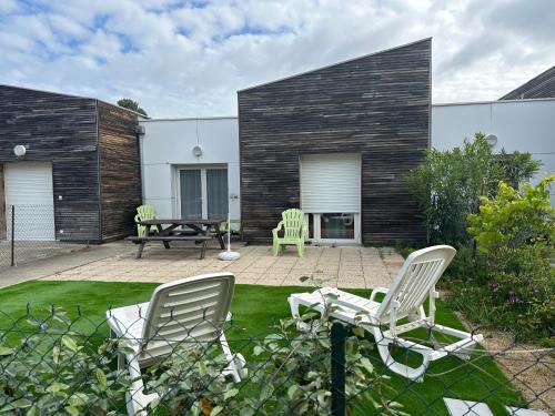 Labenne-Ocean Apartment | Oceanfront Retreat: Pet and Child Friendly Getaway