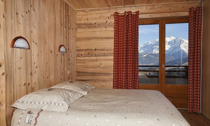 Cordon Ski Chalet | Cozy Garden Retreat "Les Fiz" with Mont Blanc Views