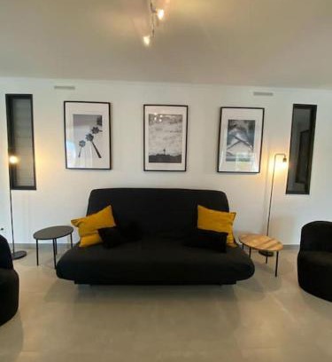 La Cabucelle Apartment | Ocean View Garden Retreat - 4-Star Stay for Families