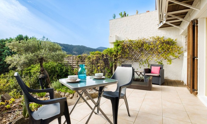 Mandelieu-La-Napoule Apartment | Relaxing Villa in Scenic Estate with Pool and Ocean Views