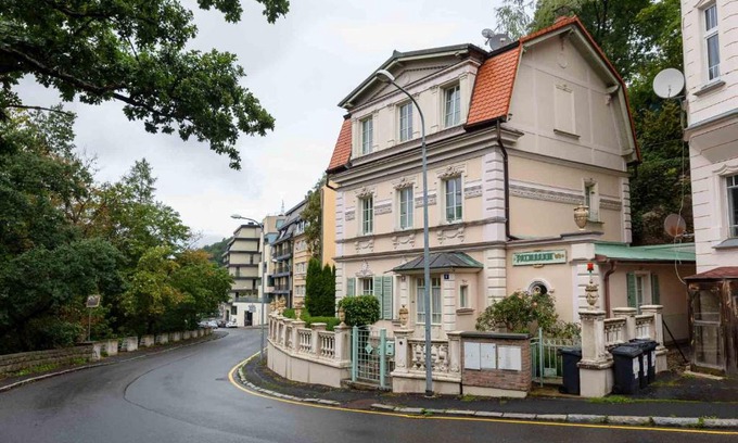 Karlovy Vary Villa | Relax at Rezidence Palmbaum - 4-Star Family-Friendly Stay