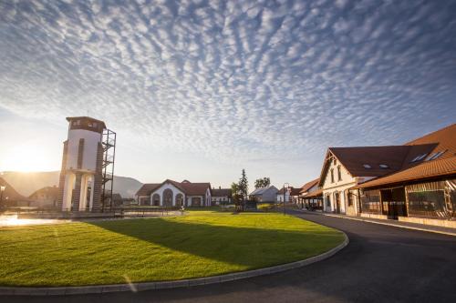 Viglas Hotel | Relax at Rezort Masarykov dvor with Pool & Hot Tub Access