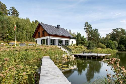 Olsztynek Villa | Experience Rezydencja nad jeziorem Lutek: 4-Star Family Haven